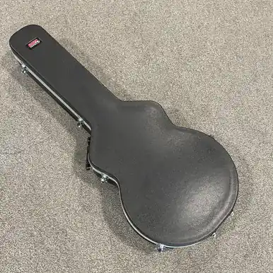 Worldwide Shipping Used GATOR 335 HARD SHELL CASE